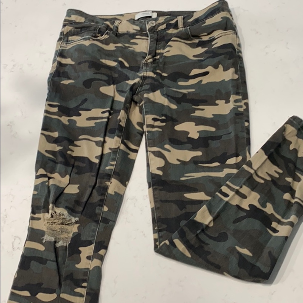 Camouflage distressed jeans